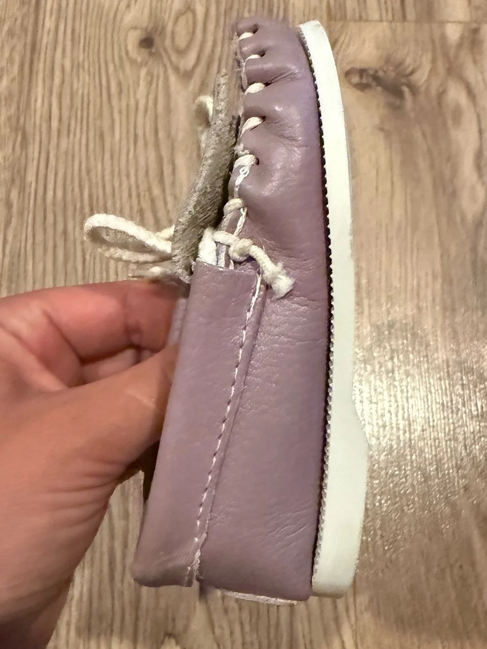 Minnetonka Toddler Size 4 USA Leather Beaded Thunderbird Moccasins Lavender